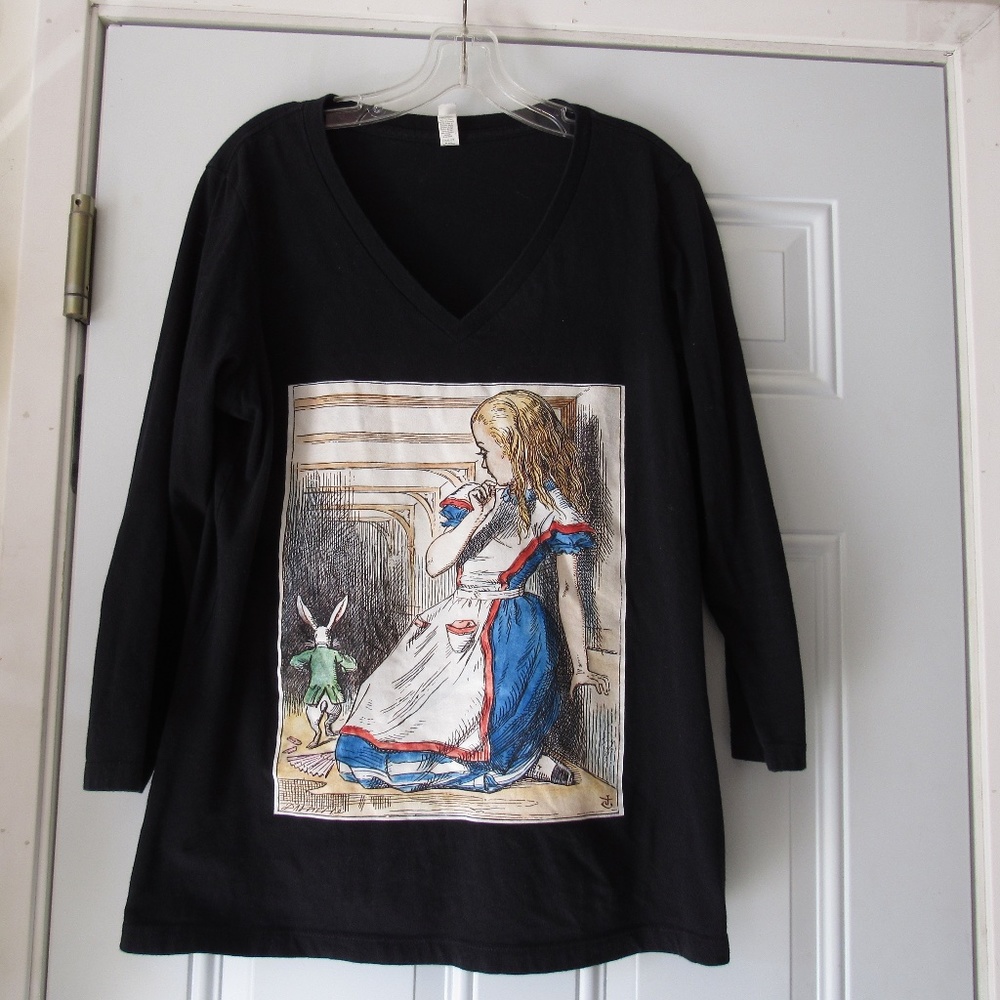 Bella Missy Tee SHirt Alice in Wonderland SZ large - Picture 7 of 11